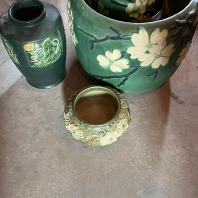 Roseville Pots And Unmarked Pots     