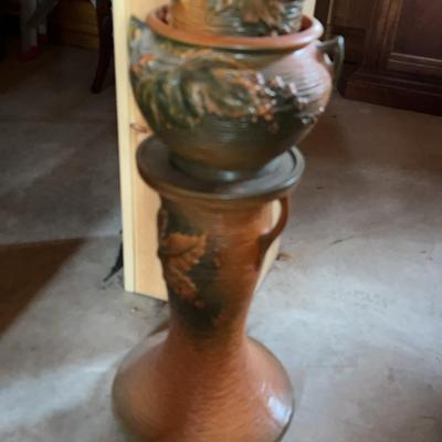 Roseville Case Pot & Pedestal
