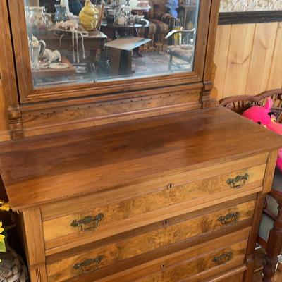 Dresser With Mirror 