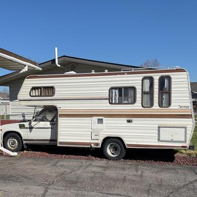 1984 Dolphin Motorhome