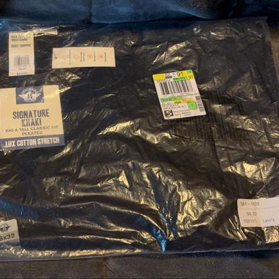 Mens Size 56x32 Dockers Pants Still In Packaging 