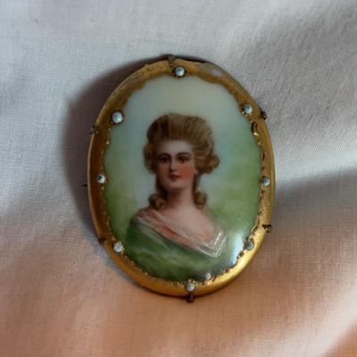 Vintage Hand Painted Brooch