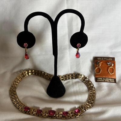 Vintage Choker With Pink Rinestones And Earring Assortment
