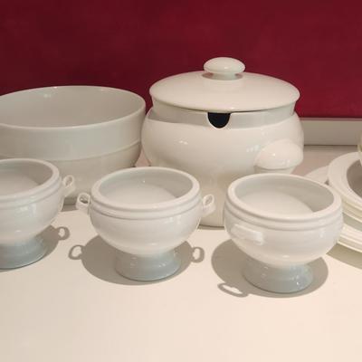 Soup Toureen And Bowls