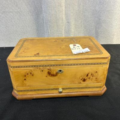 Sale Photo Thumbnail #257