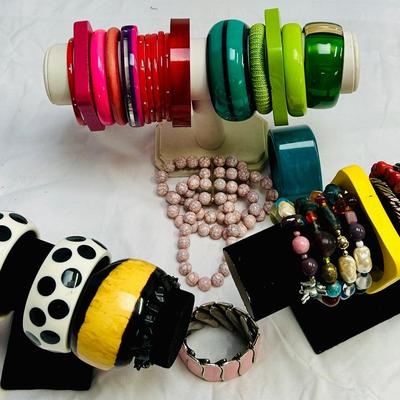 30+ Bangle Bracelet Bonanza