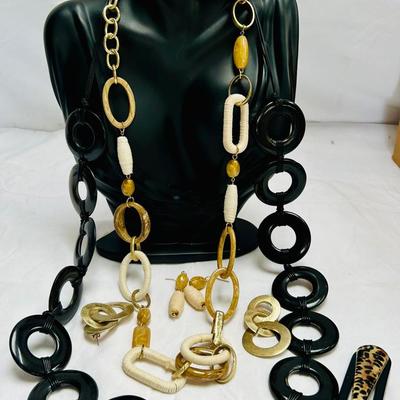 Geometric Chicos Jewelry
