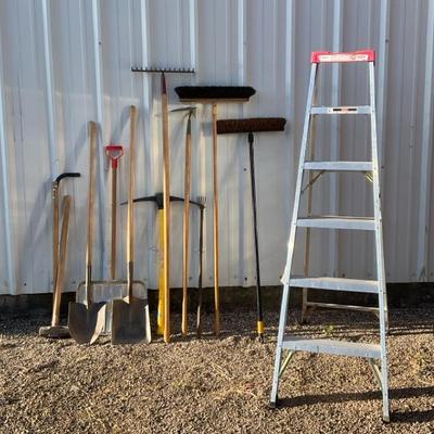 6’ Michigan Aluminum Ladder W/ Yard Tools