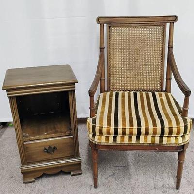 Wooden Based Living Room Chair w/Mesh Backpack and Padded Seating