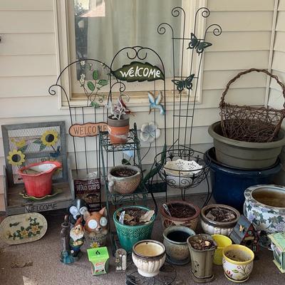 Garden Pots And Decor
