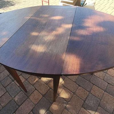 AMERICAN STYLE WALNUT DROP LEAF TABLE 