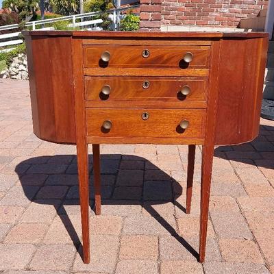 AMERICAN LATE FEDERAL STYLE LADY'S SEWING TABLE 