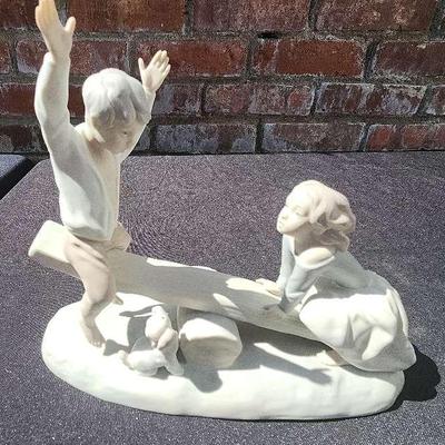 LLADRO "CHILDREN PLAYING SEE-SAW" PORCELAIN FIGURE 