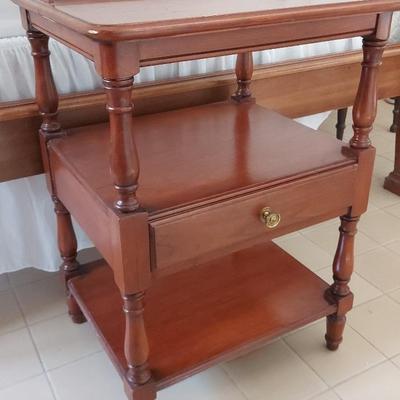 CLASSIC BEAUTY NIGHTSTAND WITH DRAWER