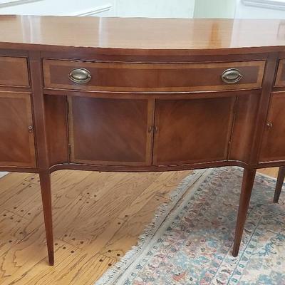 AMERICAN FEDERAL STYLE MAHOGANY SIDE BOARD