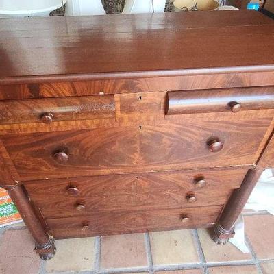 BEAUTIFUL AMERICAN LATE EMPIRE "FLAME GRAIN" MAHOGANY CHEST OF DRAWERS