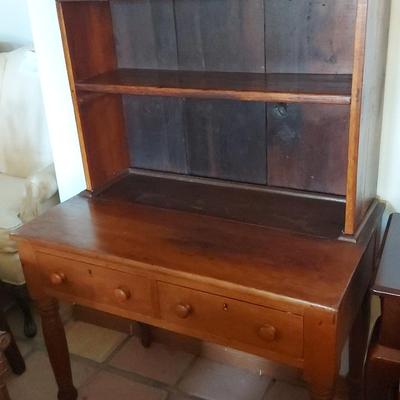 SQUAT WOOD WRITING DESK WITH DRAWERS
