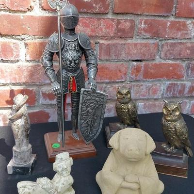 ECLECTIC GROUP OF FIGURINES AND CHARACTERS 