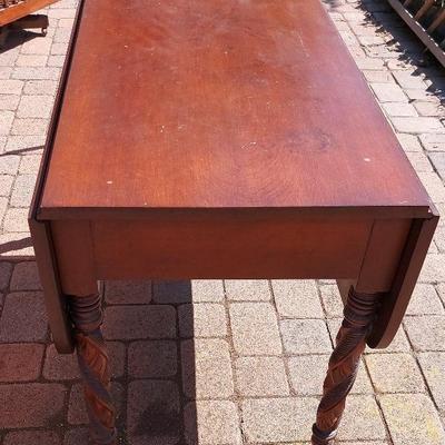 AMERICAN LATE FEDERAL TURNED WALNUT DROP LEAF TABLE