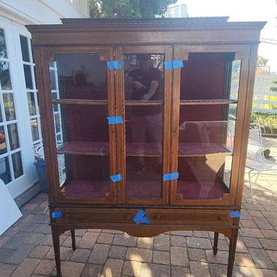 DELICATELY INLAID SHERATON STYLE MAHOGANY DISPLAY CABINET 