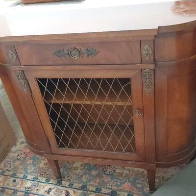 SHERATON STYLE MAHOGANY CABINET 