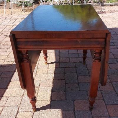ELEGANT MAHOGANY DROP LEAF TABLE 