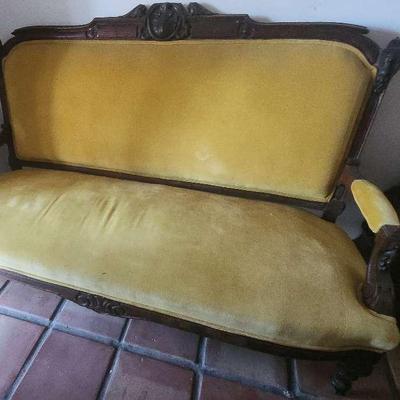 AMERICAN VICTORIAN WALNUT SOFA