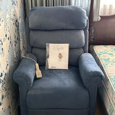 AmeriGlide lift, reclining chair. 