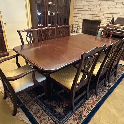 Gorgeous Ethan Allen dining suite. 
