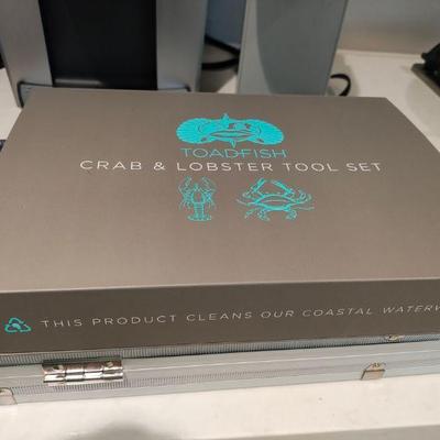 Crab and lobster tool set (cover)