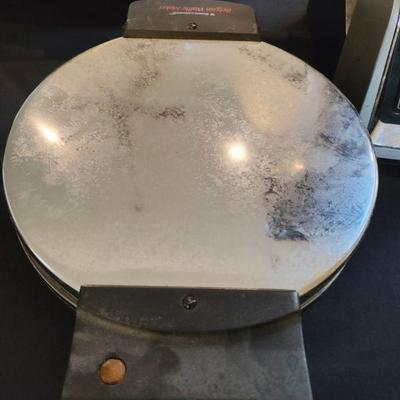 Waffle maker