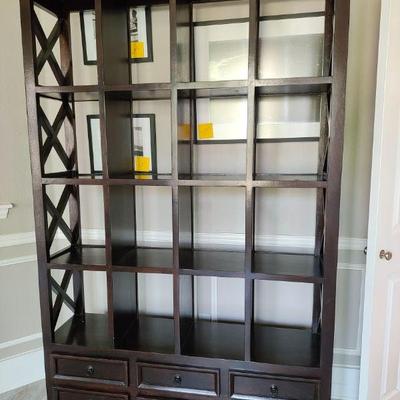 Multi-compartment cubbyhold