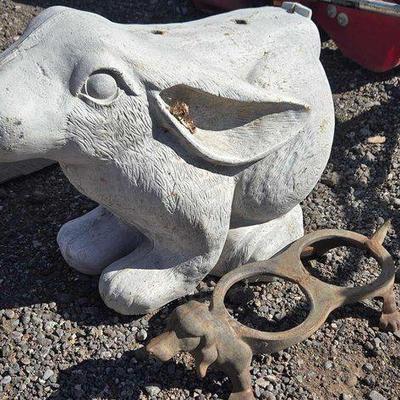 #89000 • Metal Dog Bowl Holder & Metal Rabbit Decor
