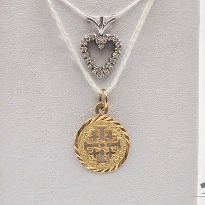 #633 • 18k Gold & White Gold W/ Diamonds Pendant, 3.14g
