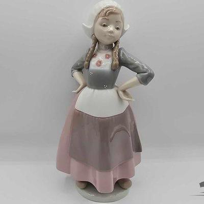 #15082 • Lladró Porcelain Figurine
