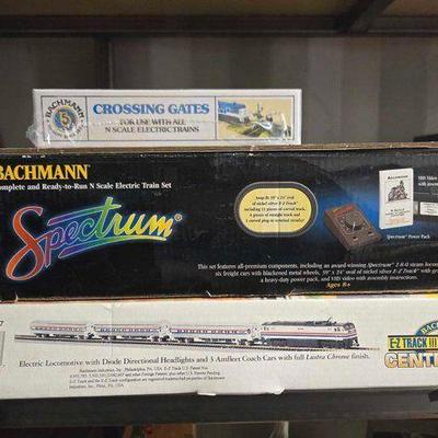 #5204 • (3) Bachmann N Scale Electric Train Sets & Accessories
