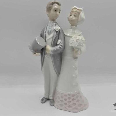 #15072 • Lladró Porcelain Figurine
