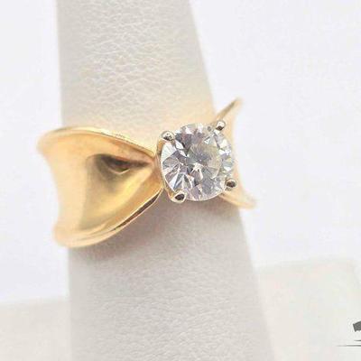 #747 • 14k Gold & Diamond Ring, 7.48g
