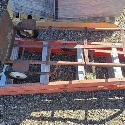 #89010 • Ladder & Hand Truck
