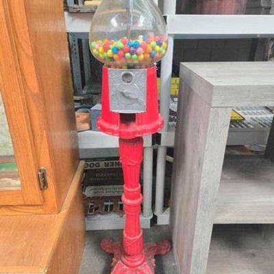 #2710 • Glass Gumball Machine
