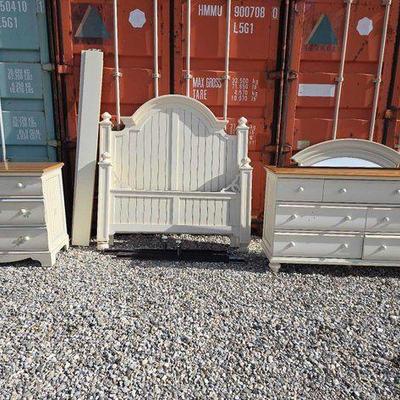 #11508 • Impressions by Thomasville Bedroom Furniture Set
