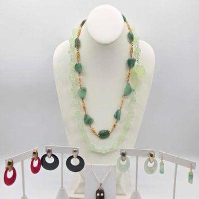 #1011 • Nephite, Jadeite, Black Onxy & Semi-Precious Stones Jewlery, 219.05g

