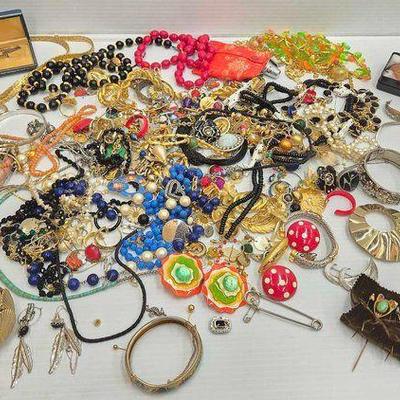 #1015 • Costume Jewelry
