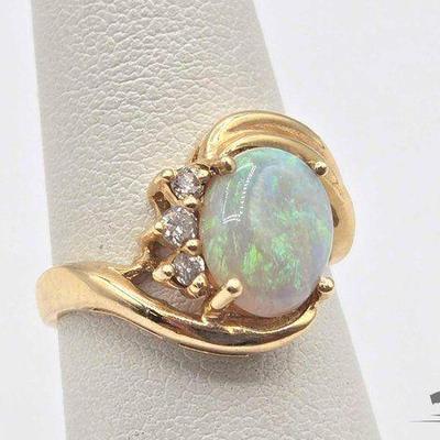 #729 • 14k Gold Opal & Diamond Ring, 4.64g
