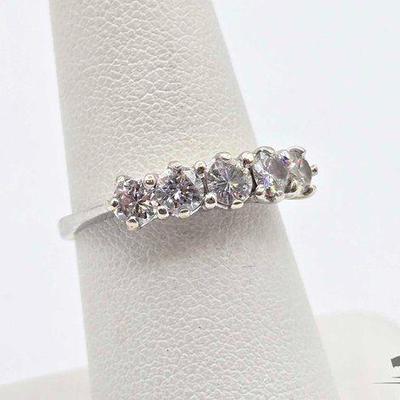 #795 • 14k White Gold & Diamond Ring, 2.28g
