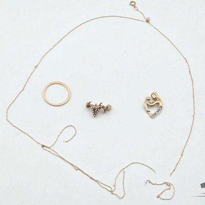 #819 • 10k Gold Jewlery & Diamond Mother's Heart Pendant, 3.14g
