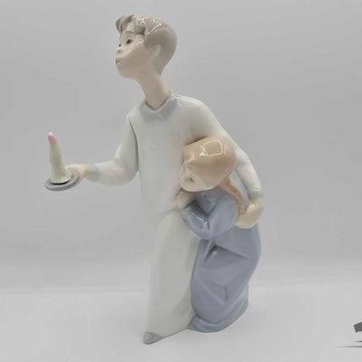 #15070 • Lladró Porcelain Figurine
