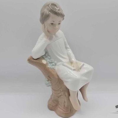 #15084 • Lladró Porcelain Figurine

