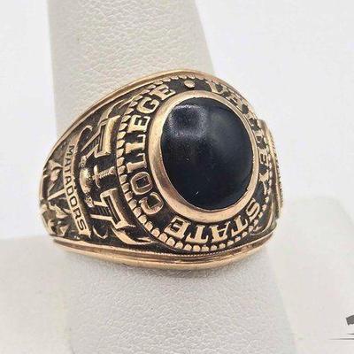 #801 • 10k Class Ring W/ Black Onyx, 18.99g
