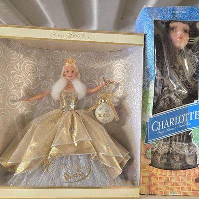#7010 • (2) Dolls in Box
